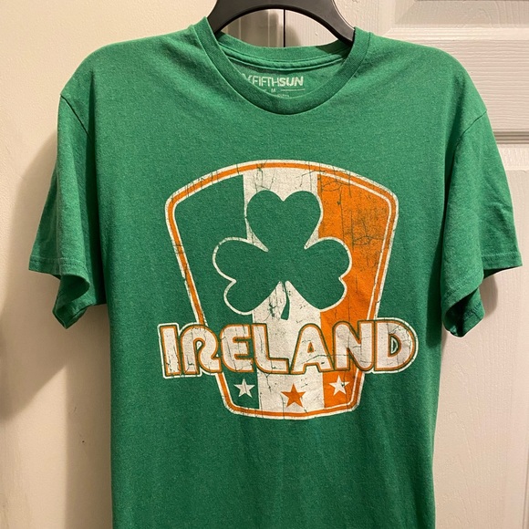 Ireland Green 🇮🇪 Big Logo graphic Unisex T-shirt - Picture 1 of 4